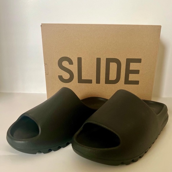 ❌SOLD❌ Yeezy Slides Onyx - Picture 2 of 4